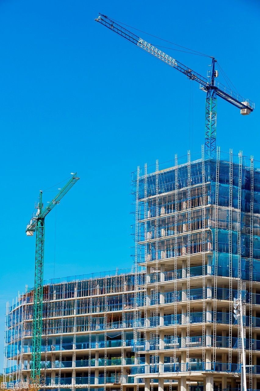 起重機保護在建筑工地的建筑工程多諾斯蒂亞,圣塞巴斯蒂安,巴斯克地區(qū),西班牙